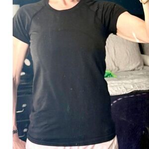 Lululemon Swiftly Tech 2.0 Short Sleeve Hip Length Size 6 Black